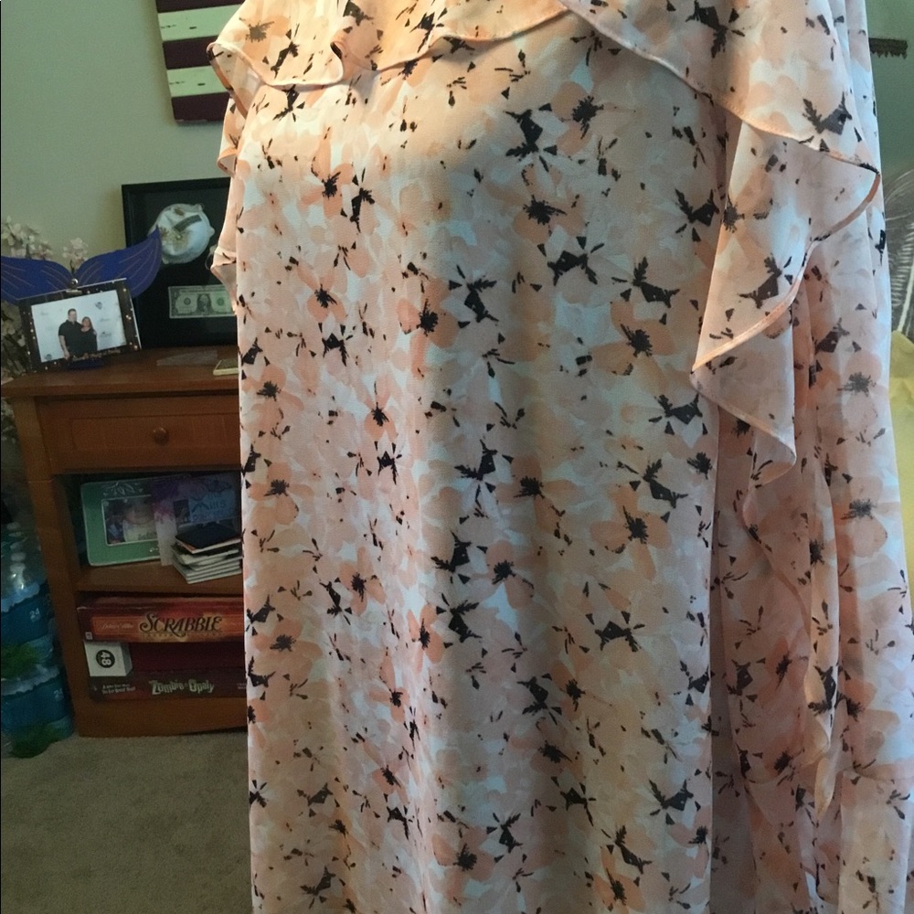 Peach pattern blouse - Picture 5 of 6